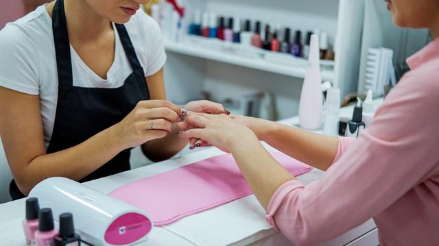 How to Apply Nail Stickers: A Simple Step-by-Step Guide How to Apply Nail Stickers: A Simple Step-by-Step Guide