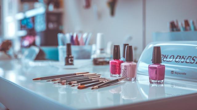 How to Choose Nail Art Brushes: Tips for Perfect Designs How to Choose Nail Art Brushes: Tips for Perfect Designs